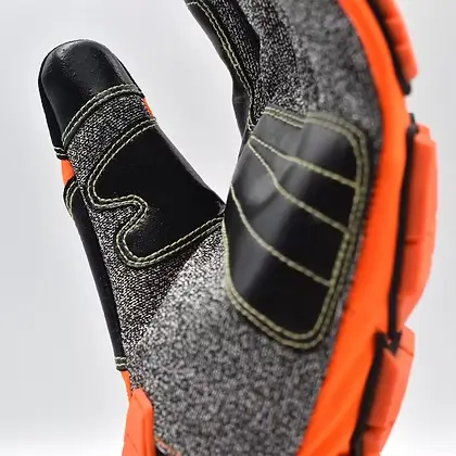 Detalle de guantes extricacion impacto tpr con refuerzo en palma y materiales resistentes al corte