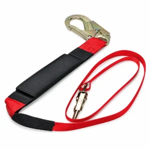 Eslinga con absorbedor INSAFE de 1,8 m con reata roja, gancho grande y conector metálico sobre fondo blanco