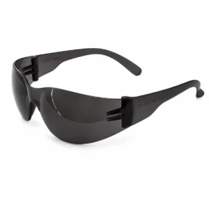 Gafa seguridad lente humo Steelpro tipo envolvente sobre fondo blanco para protección visual industrial