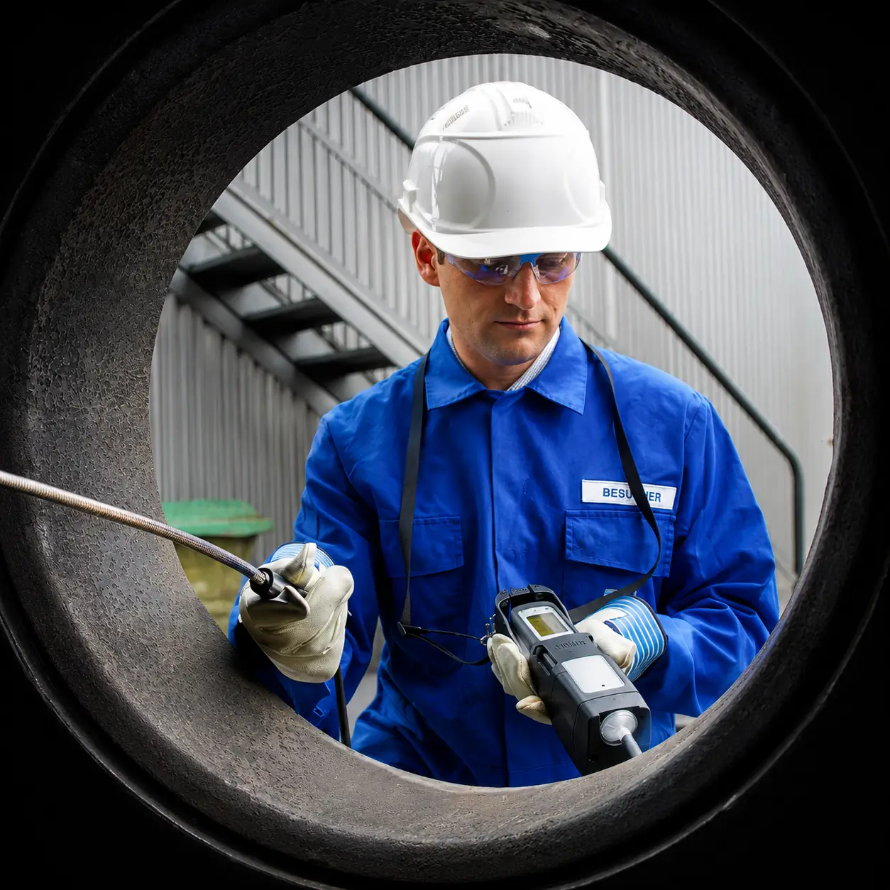 Detector Dräger X-am 2500 en inspección de gases para espacios confinados y tuberías industriales
