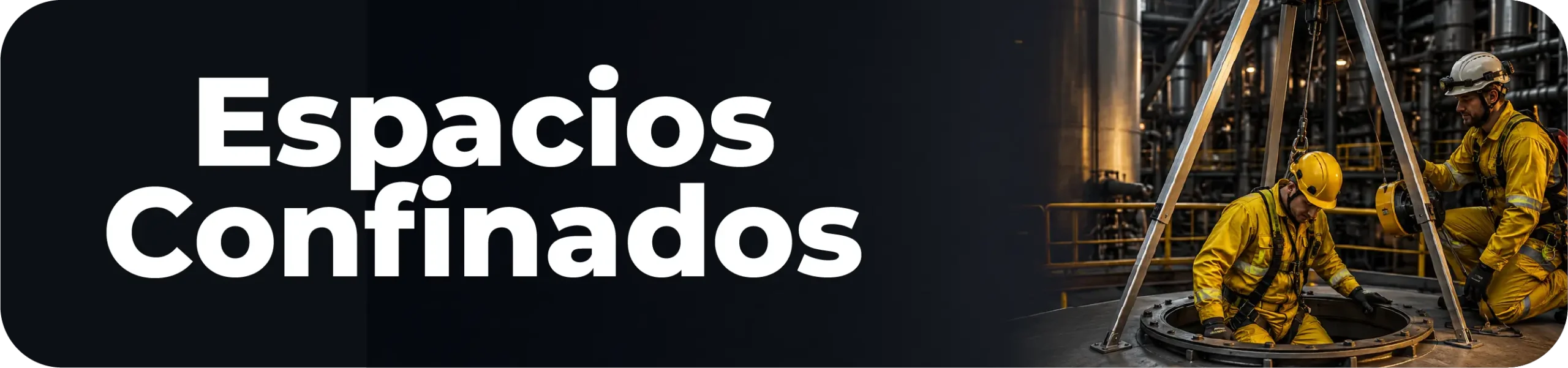 Trabajadores con trípode y arnés aplicando seguridad en espacios confinados dentro de una planta industrial.