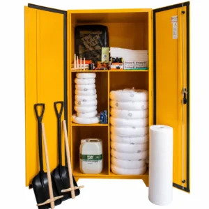 Kit control derrames hidrocarburos Codecam de 320 galones con absorbentes, barreras, palas y gabinete industrial