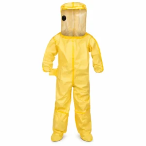 Traje químico encapsulado industrial Lakeland ChemMax 1, vista frontal amarilla con visor y botas integradas.